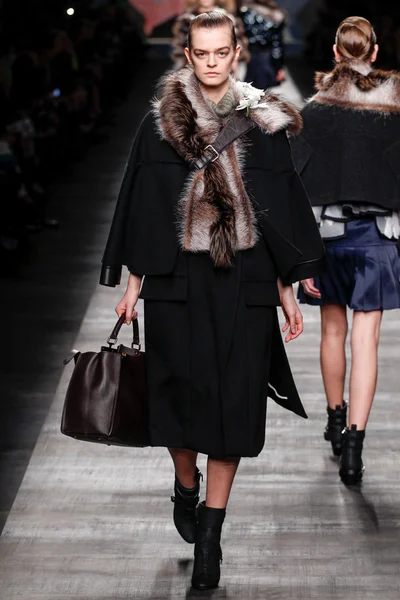 Look 27